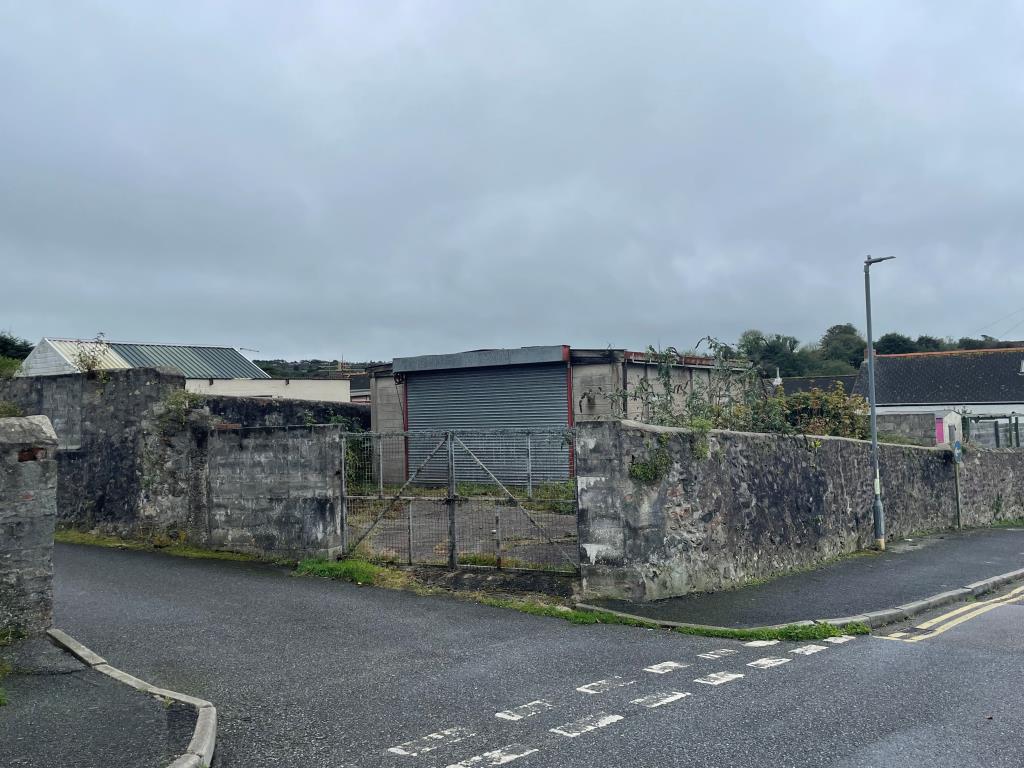 Lot: 129 - BUILDER'S STORE WITH PLANNING - Exterior of store